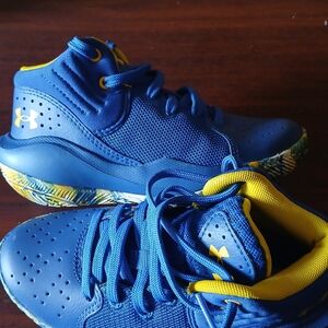 Boys Under Armour shoes size 12K